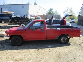 1989 TOYOTA TRUCK DLX STD CAB RED 2.4L AT 2WD Z16272